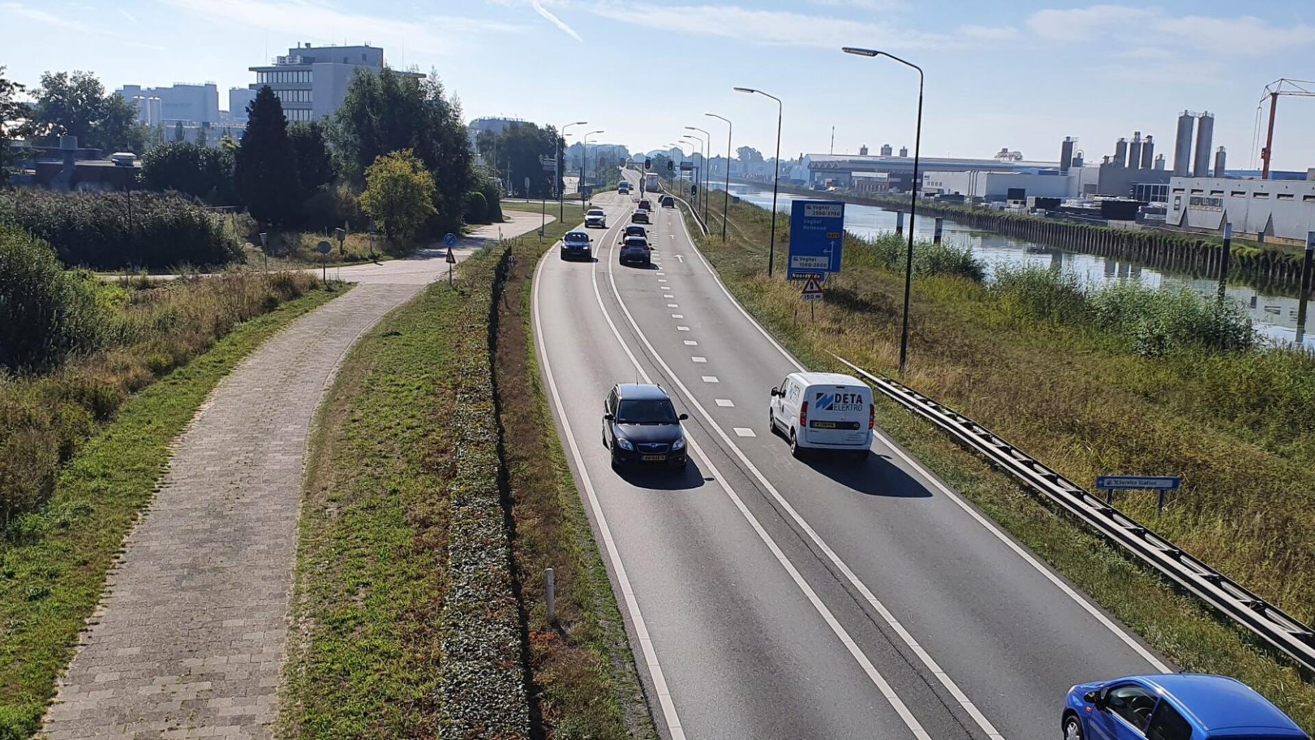 zicht op de N279 met Veghel in de verte